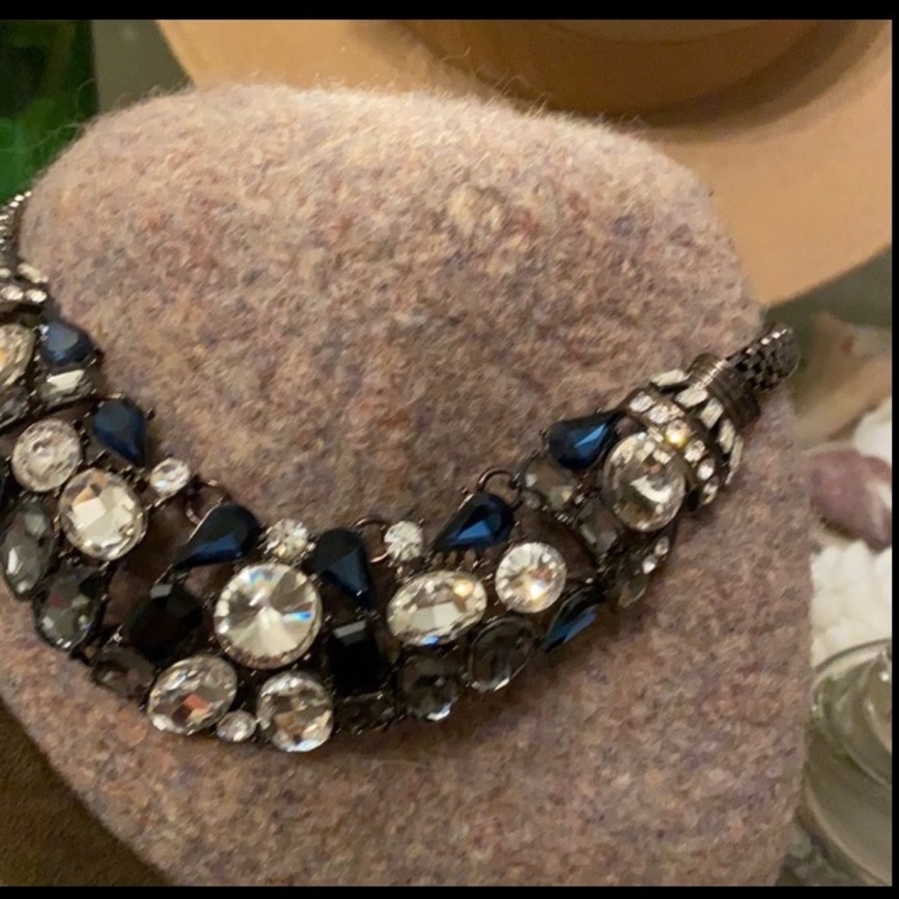 # 58  Statement necklace